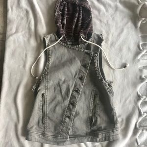 Super cute vest from the Buckle